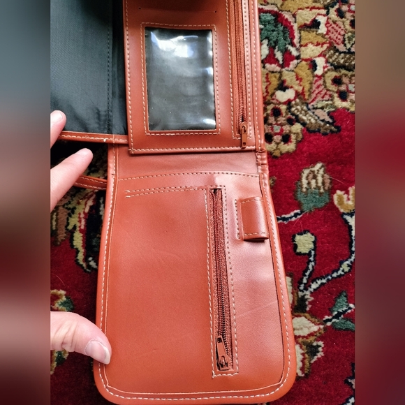 Rare Dooney & Bourke Black and Tan Leather Phone Crossbody - Picture 9 of 9